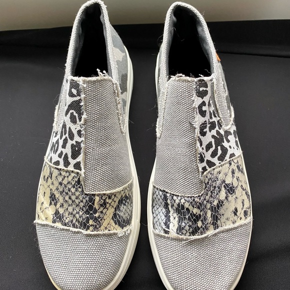 Canvas Multi-Print Shoes - size 8 - Picture 2 of 4